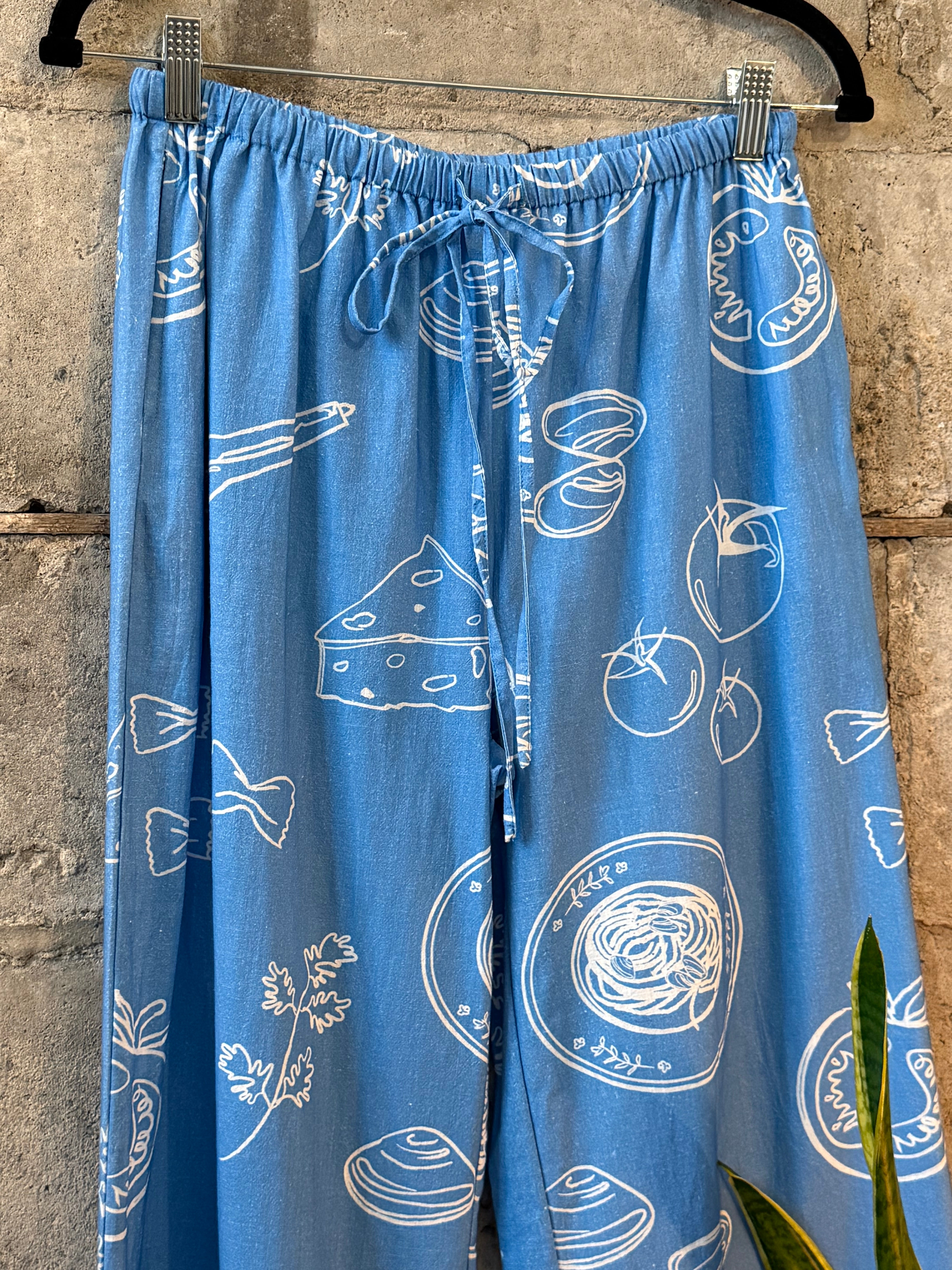 Blue pants with paste print