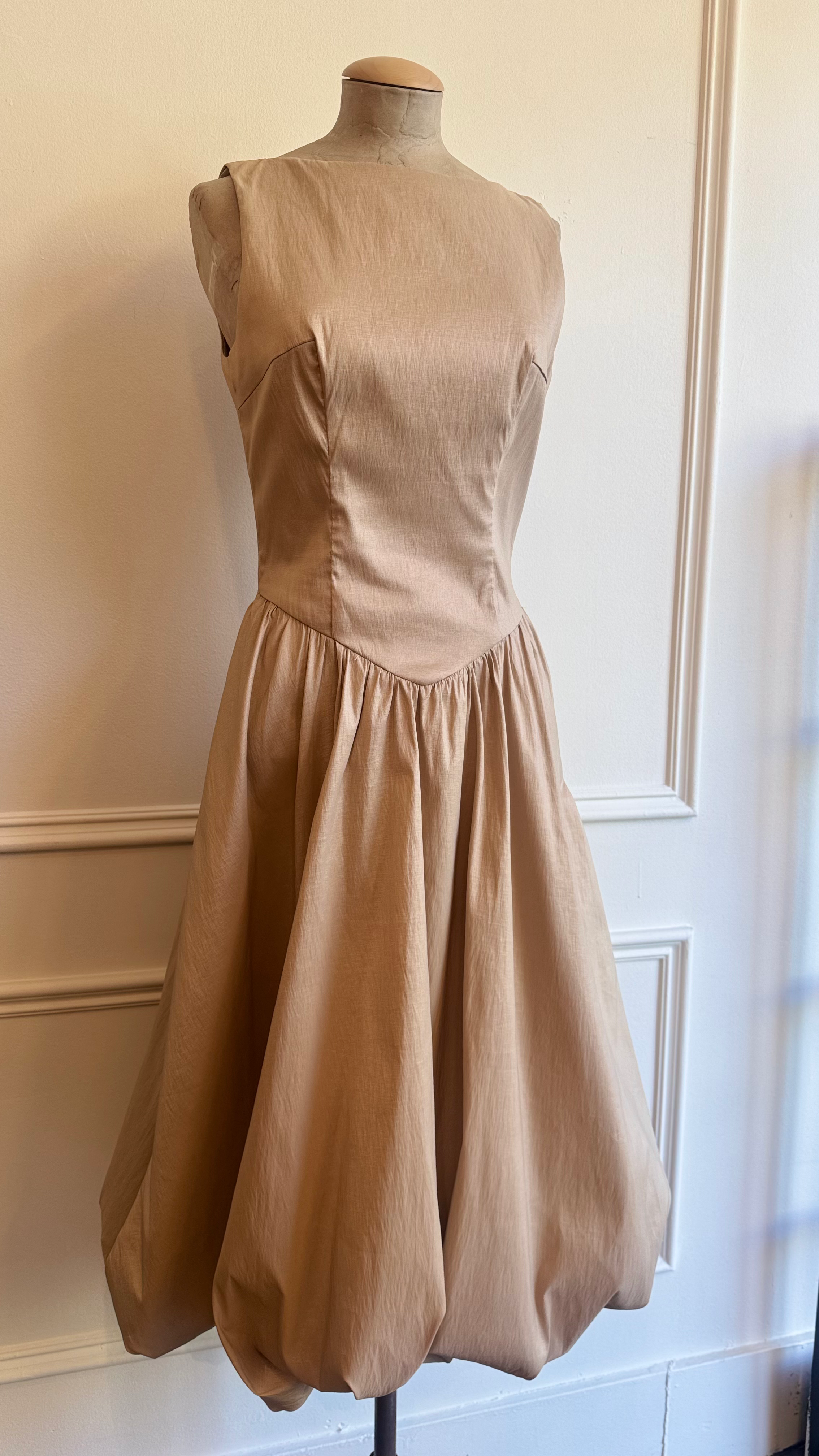 Open Back Balloom Hem Midi Dress