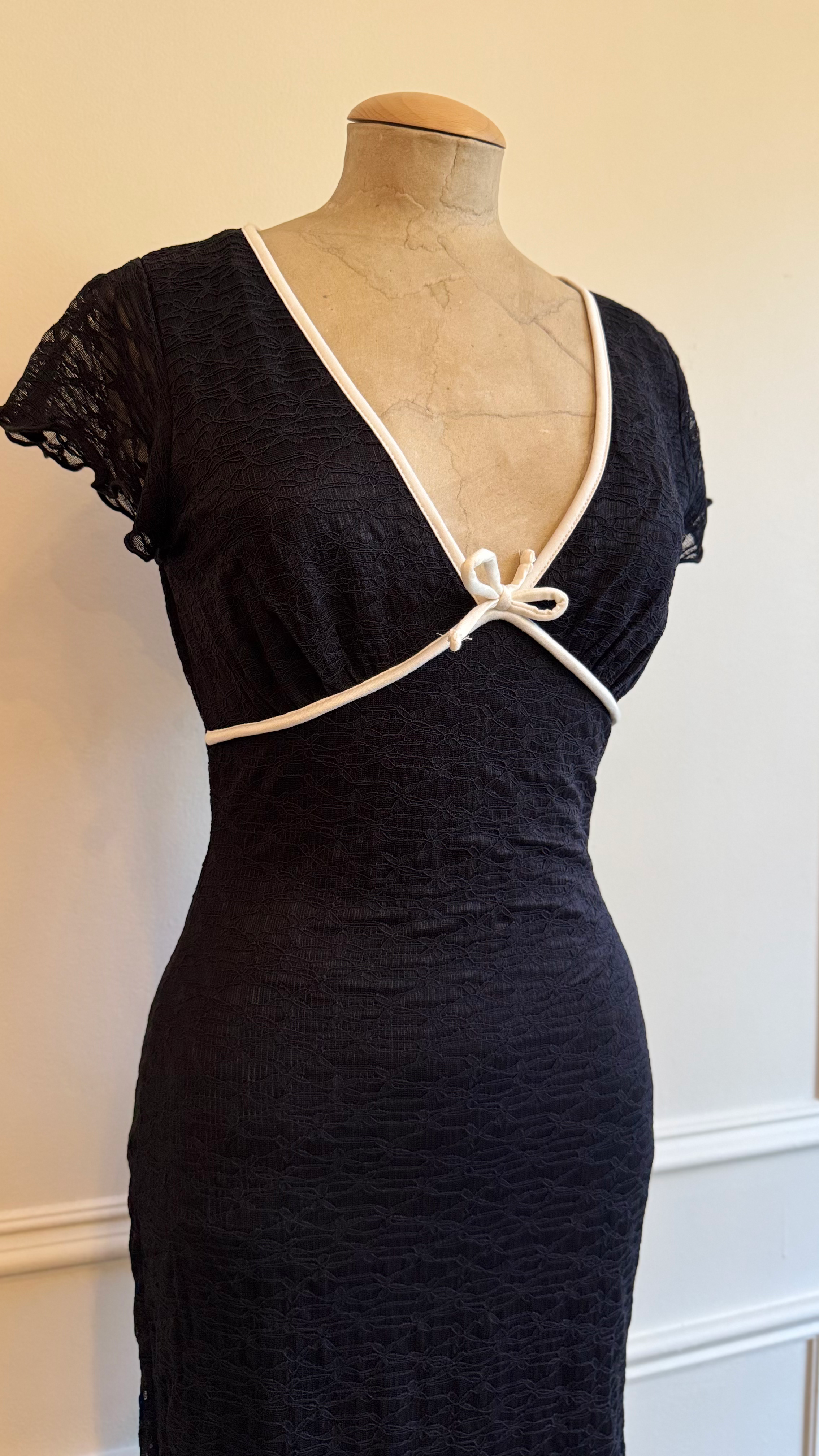 Contrast Tie Front Lace Midi Dress