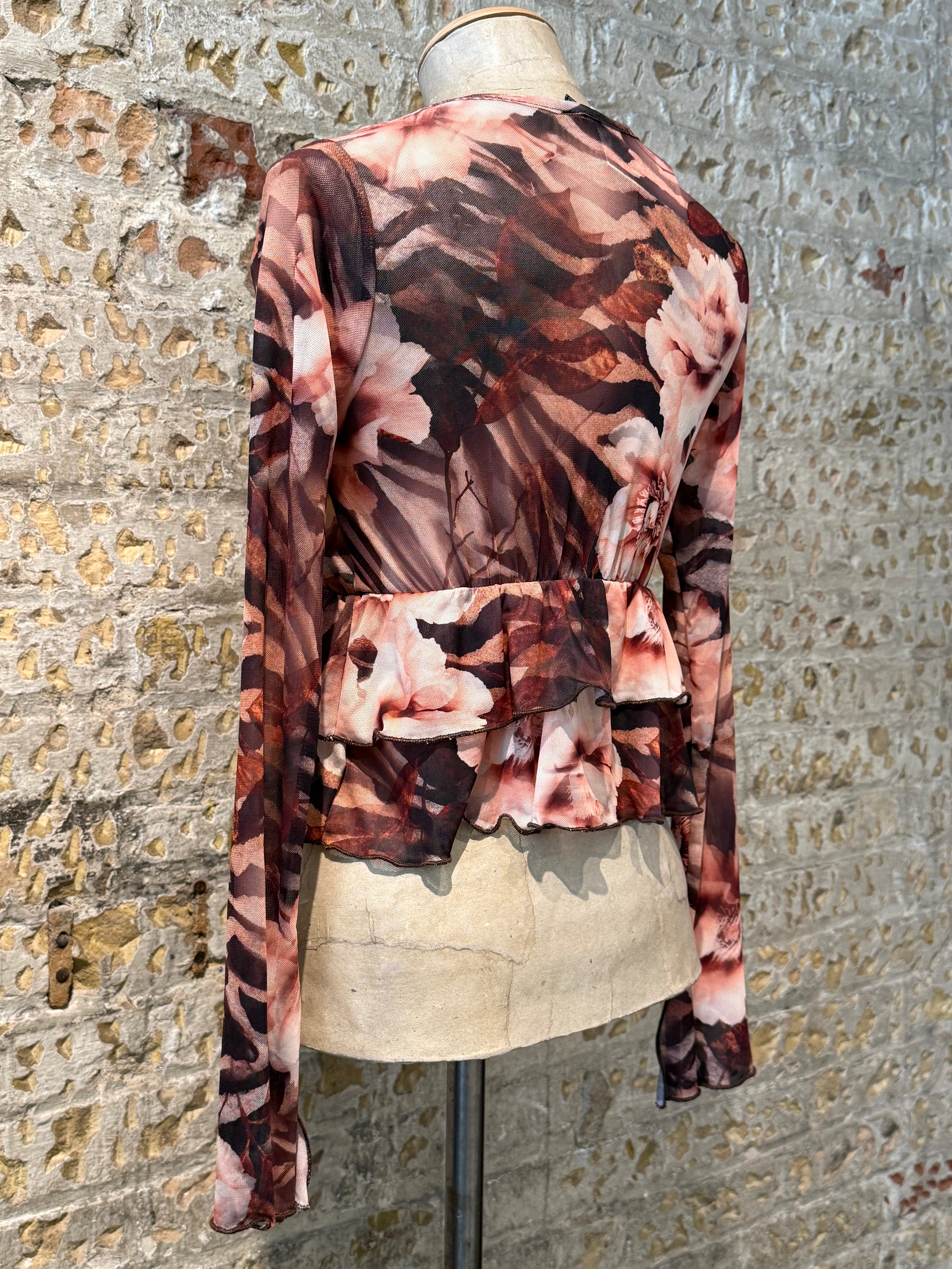 Reddish flower low-cut top