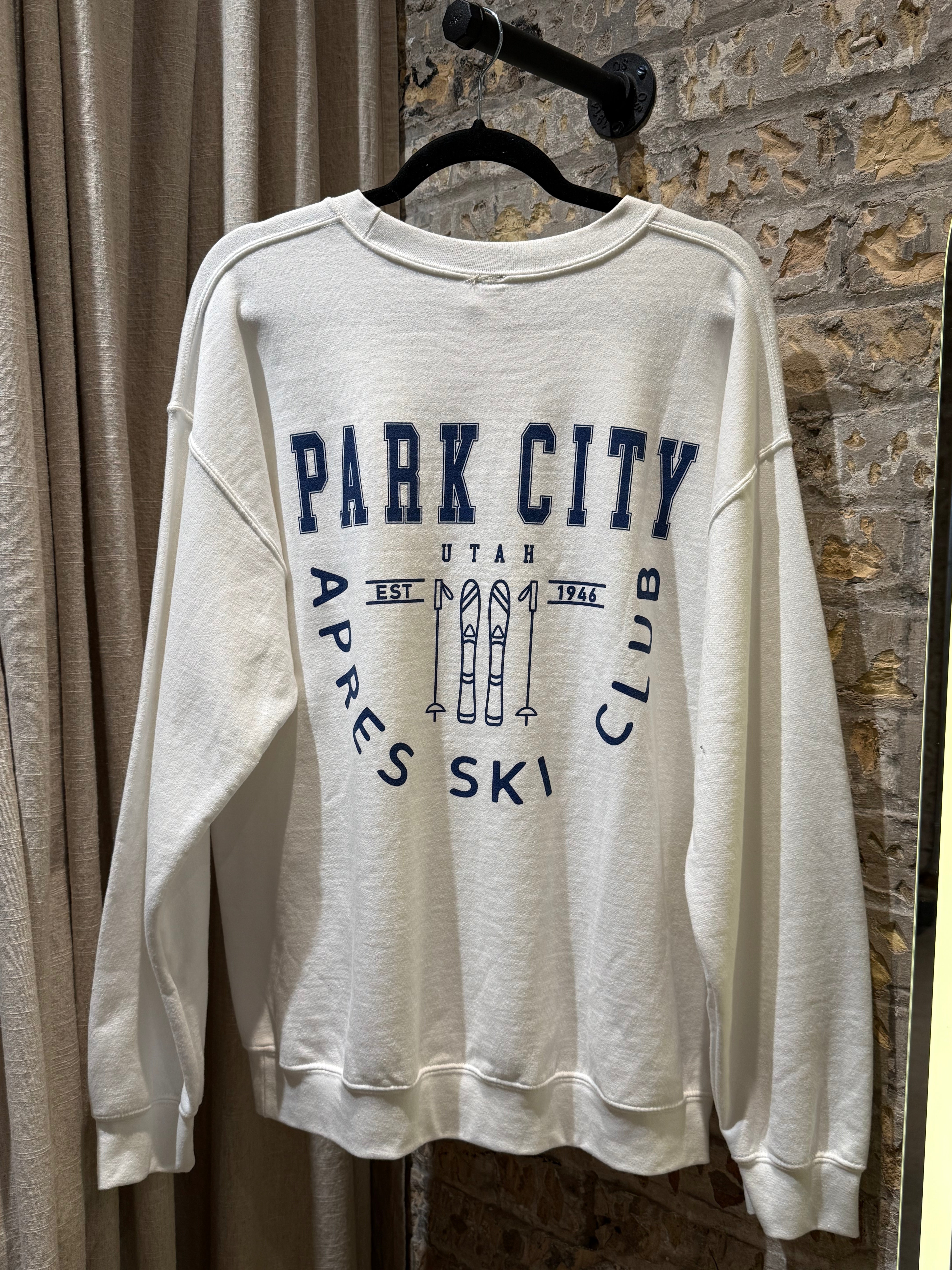 White sweater, Apres ski club