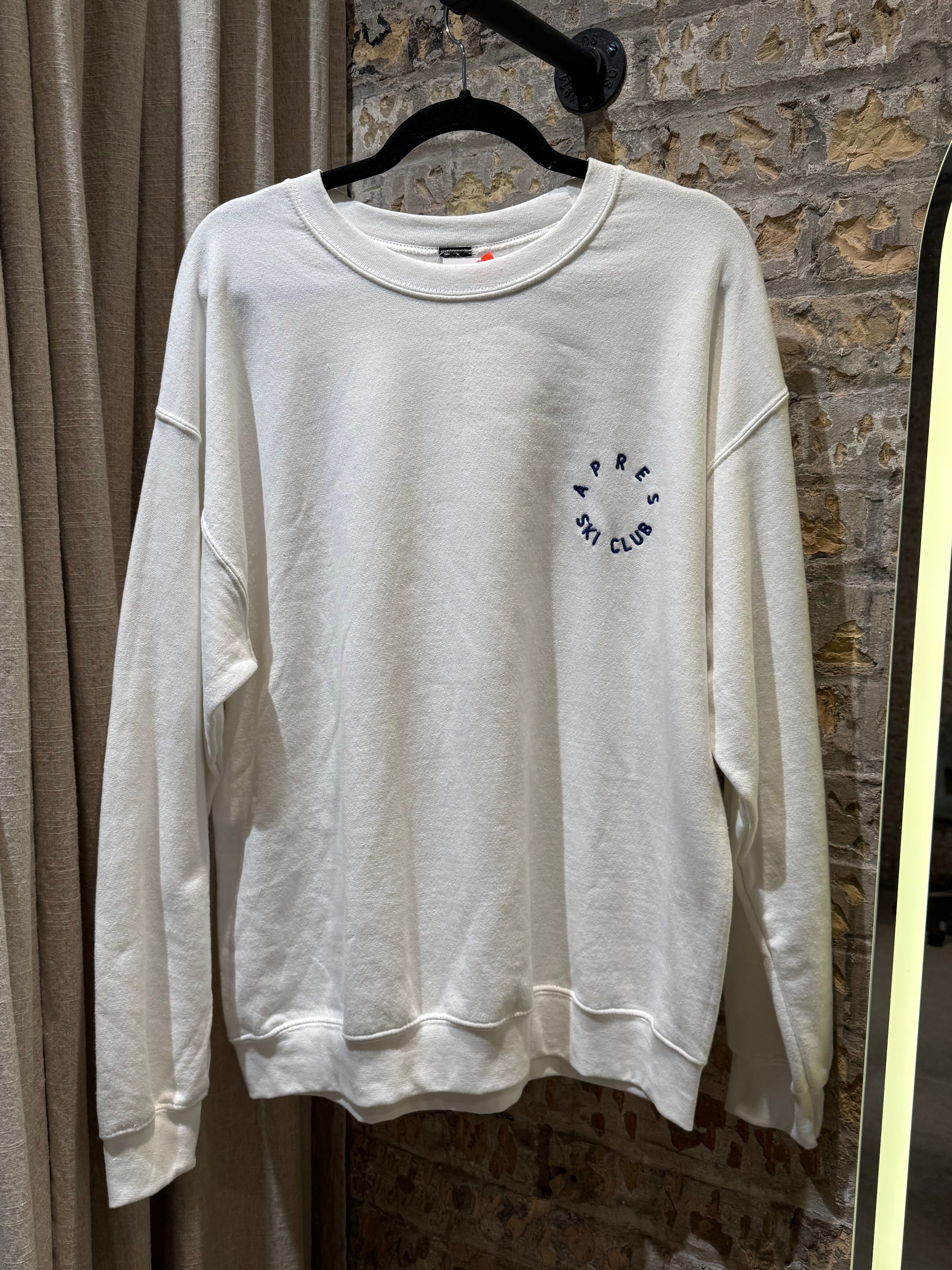 White sweater, Apres ski club