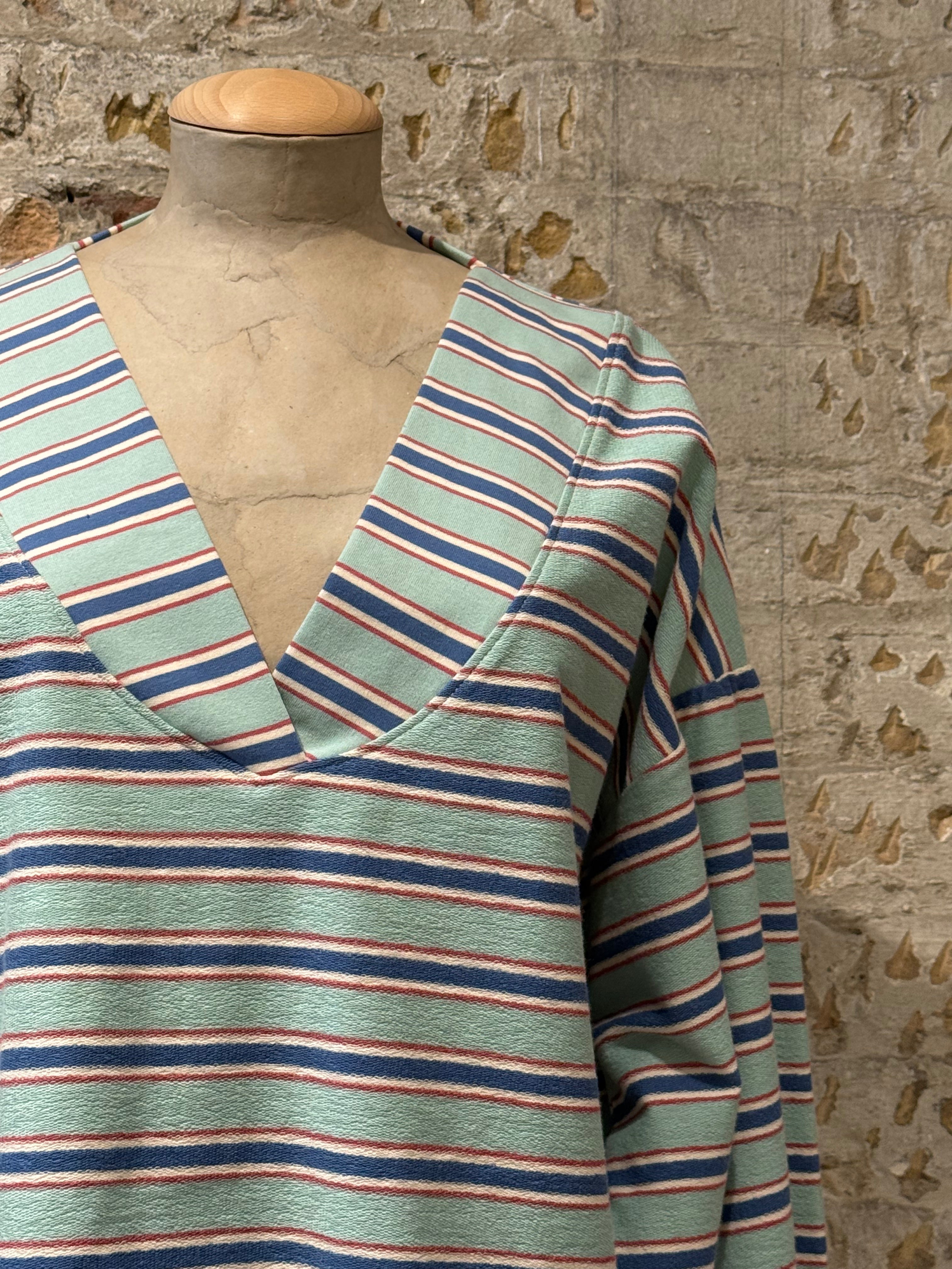 Sweater with neckline and blue, red and white lines