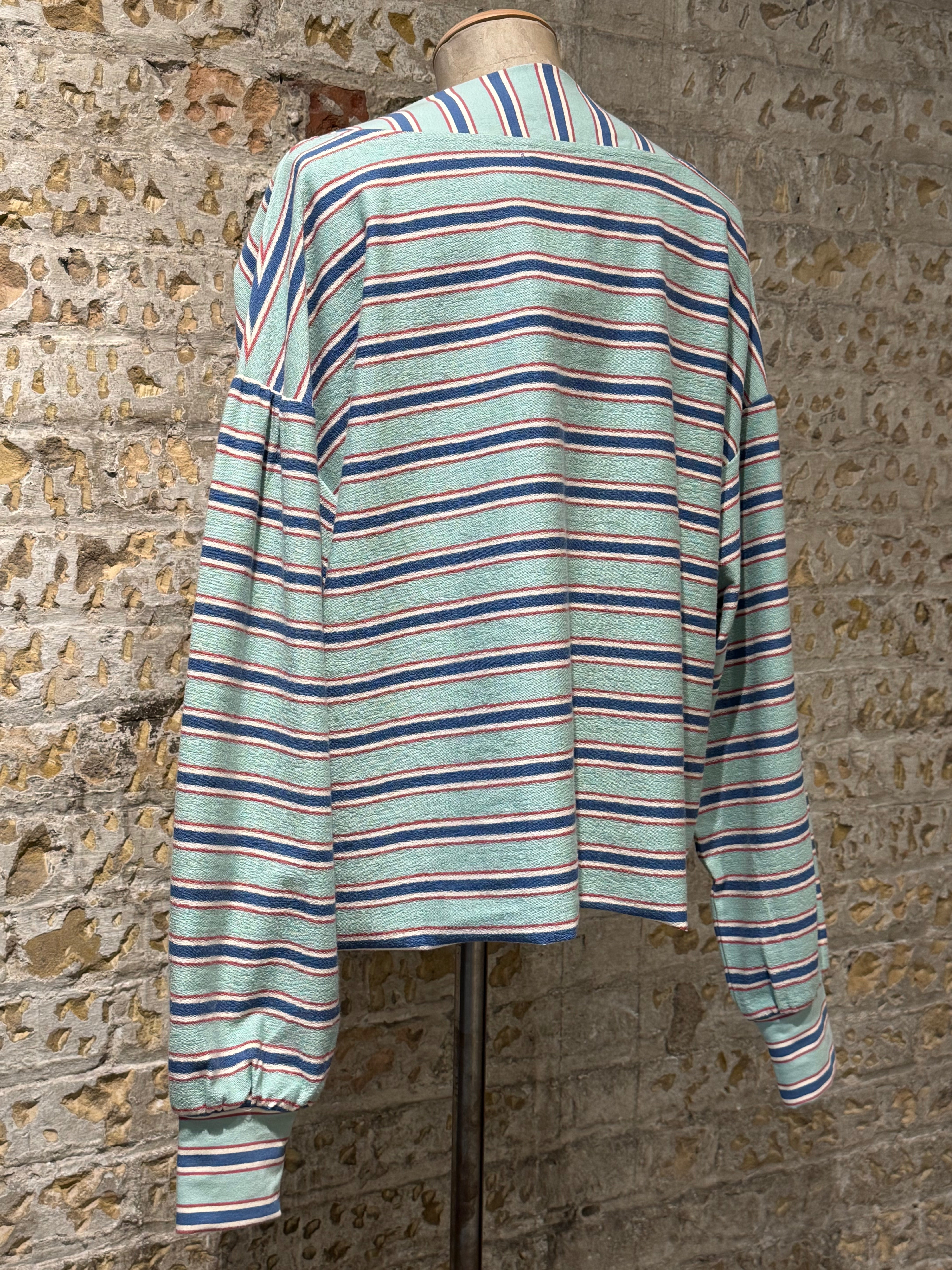 Sweater with neckline and blue, red and white lines