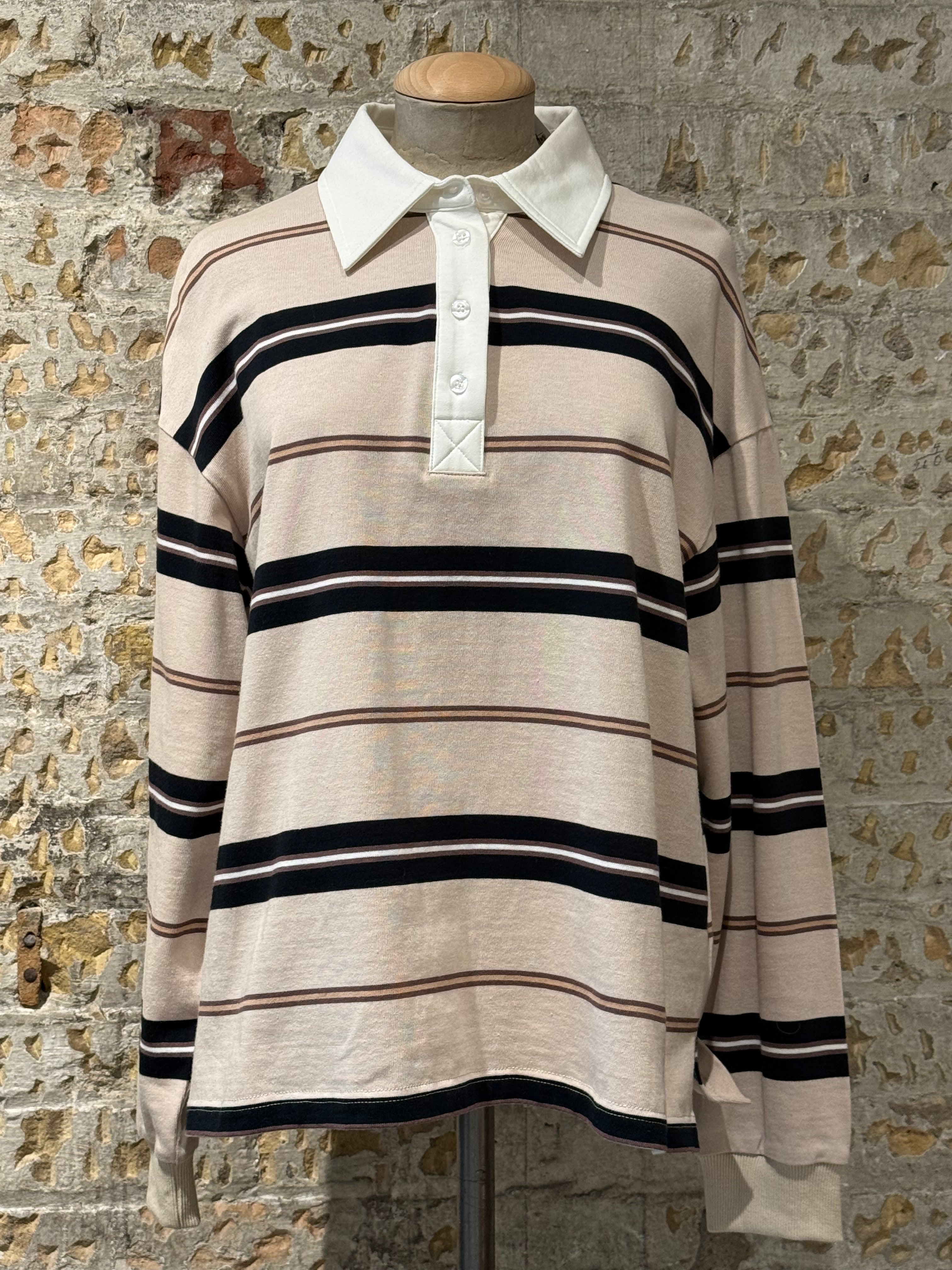Collar shirt, long sleeves with shades and warm lines