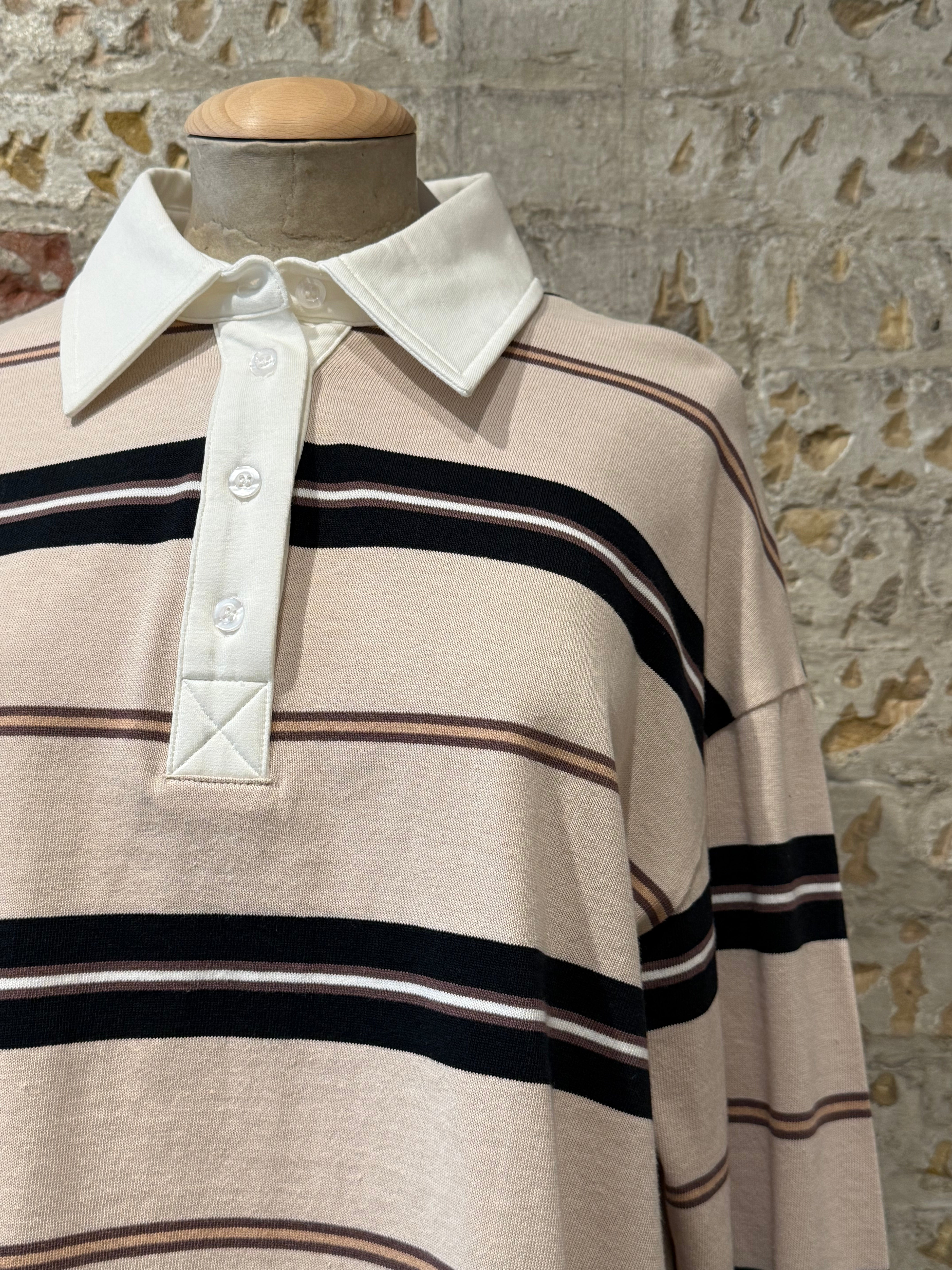 Collar shirt, long sleeves with shades and warm lines