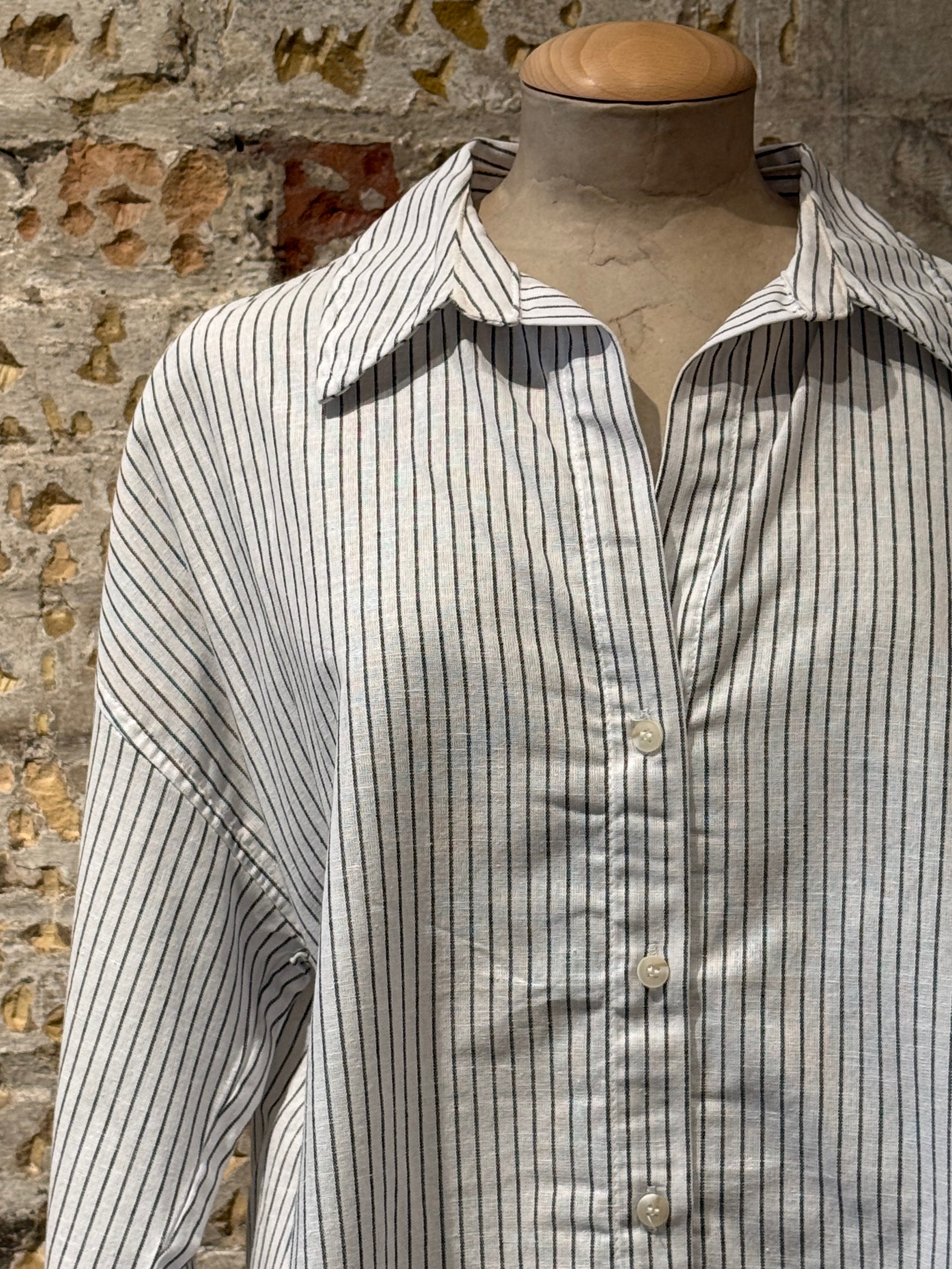 Long sleeve white shirt with buttons with black lines
