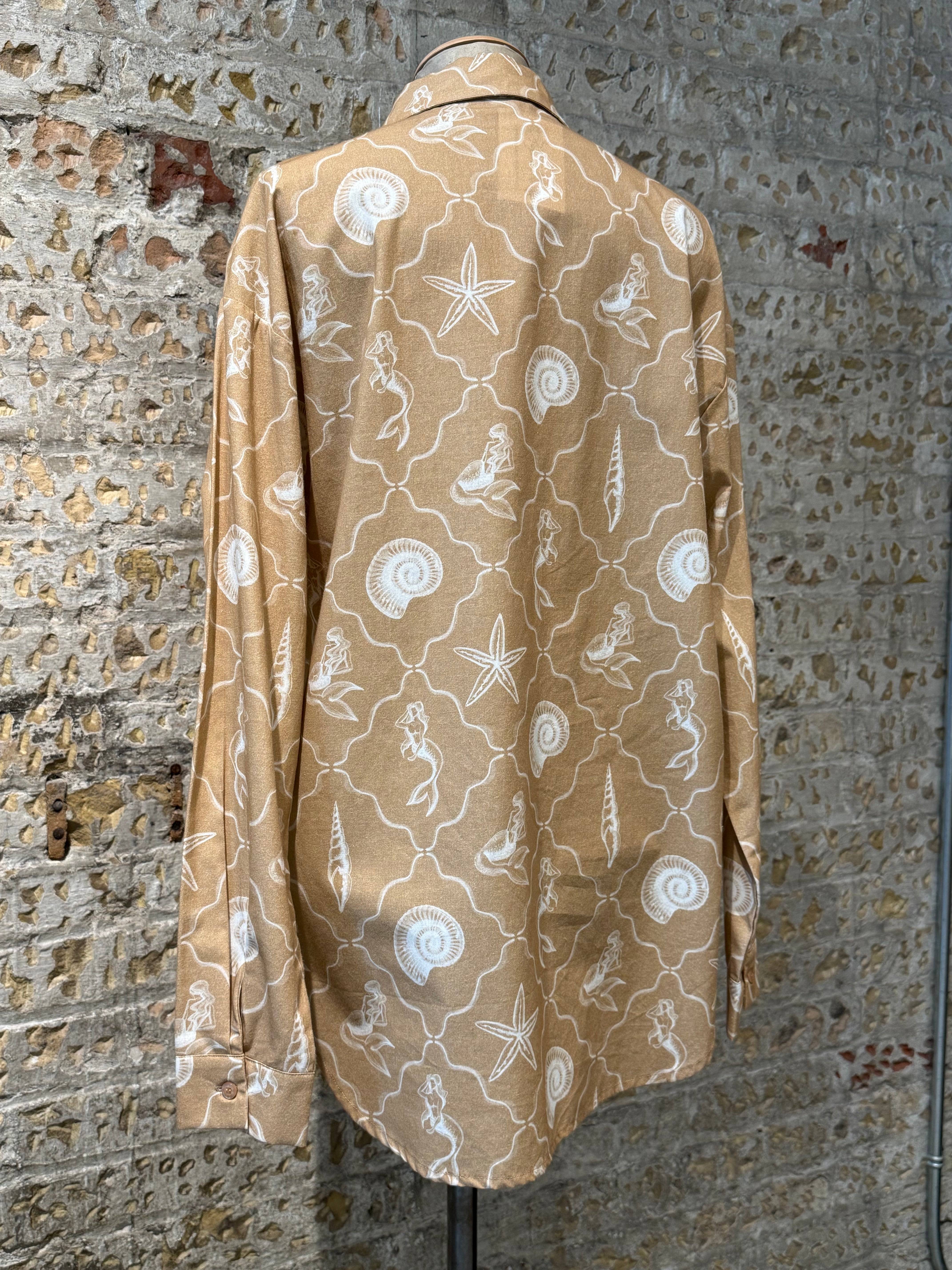 Long sleeve shirt, with shell and mermaid print