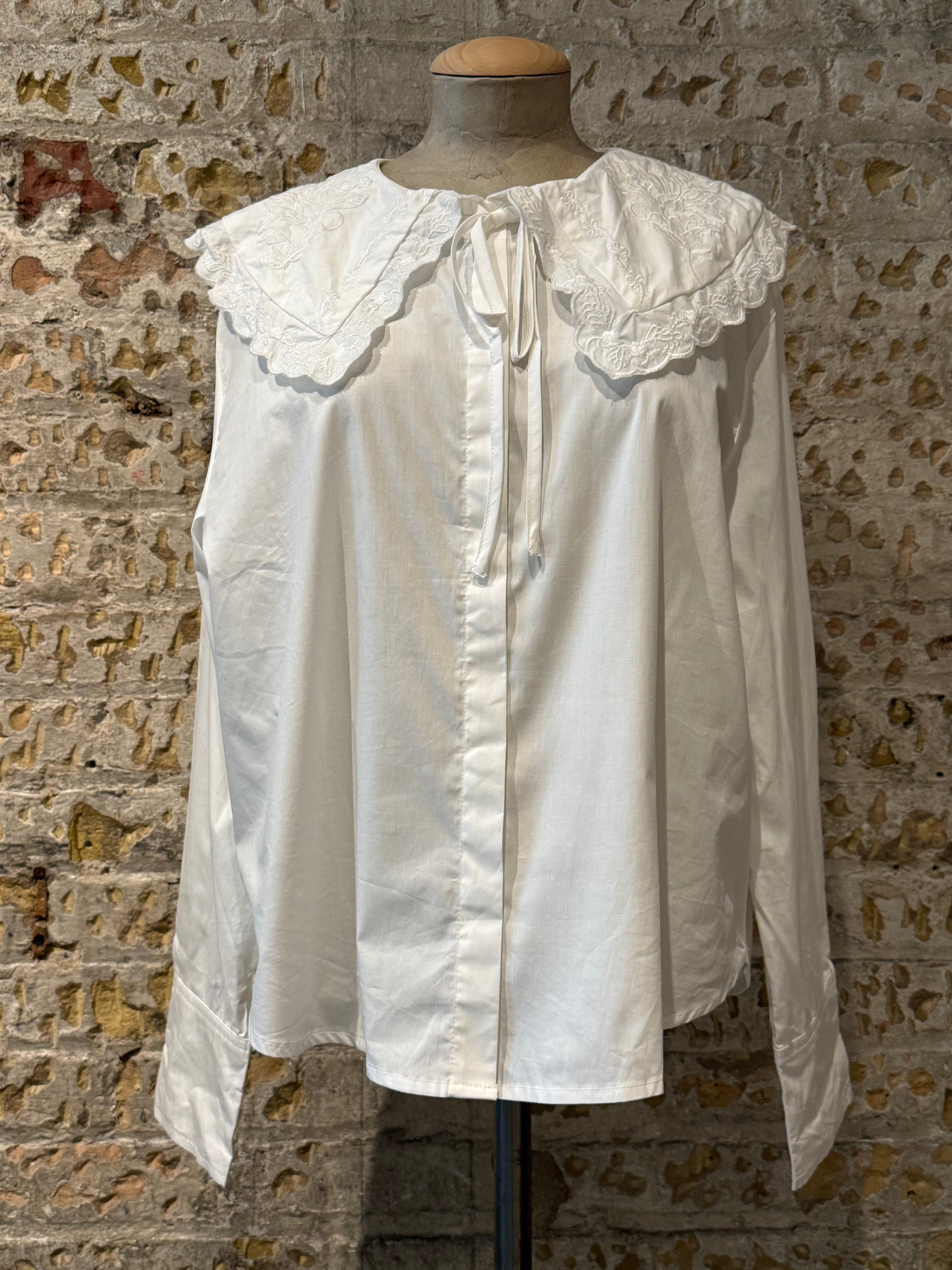 Long sleeve blouse with buttons and details at the top