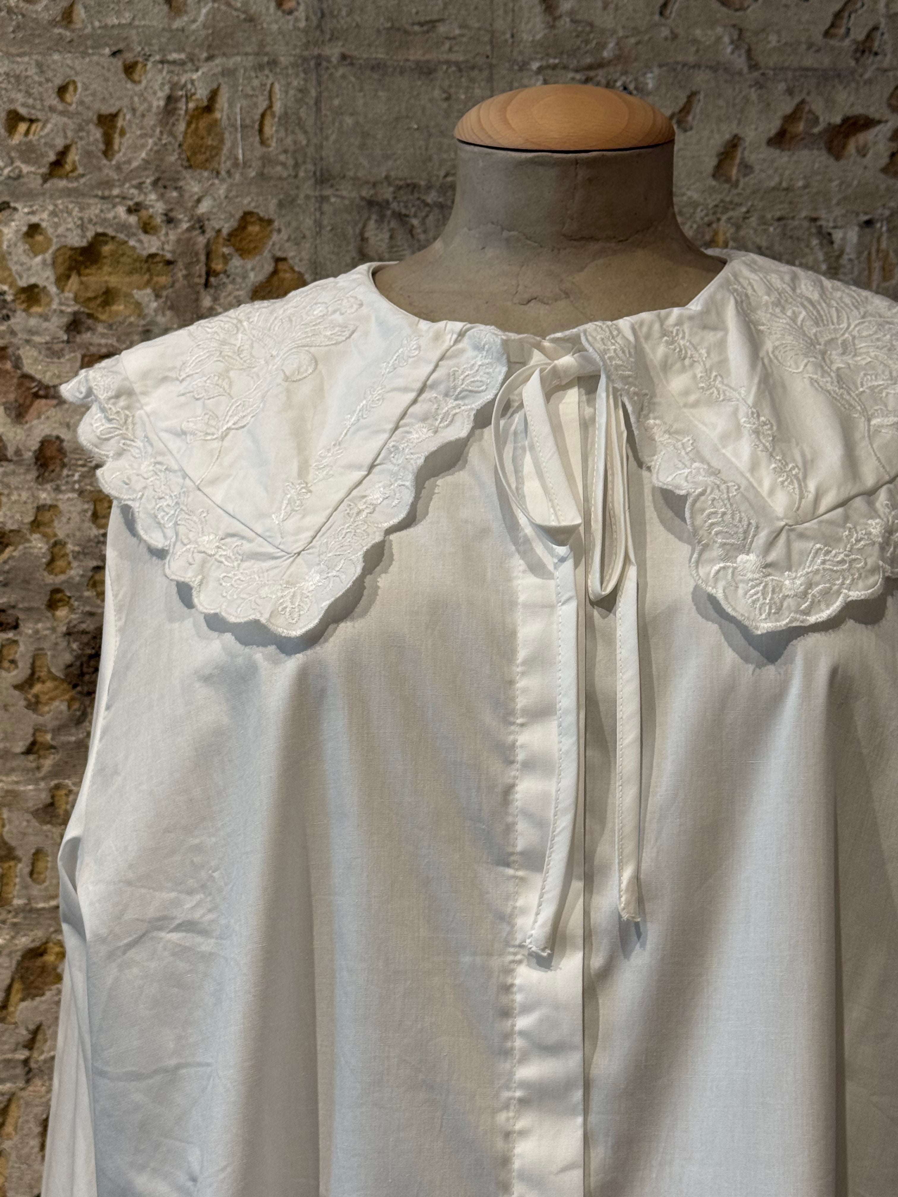 Long sleeve blouse with buttons and details at the top