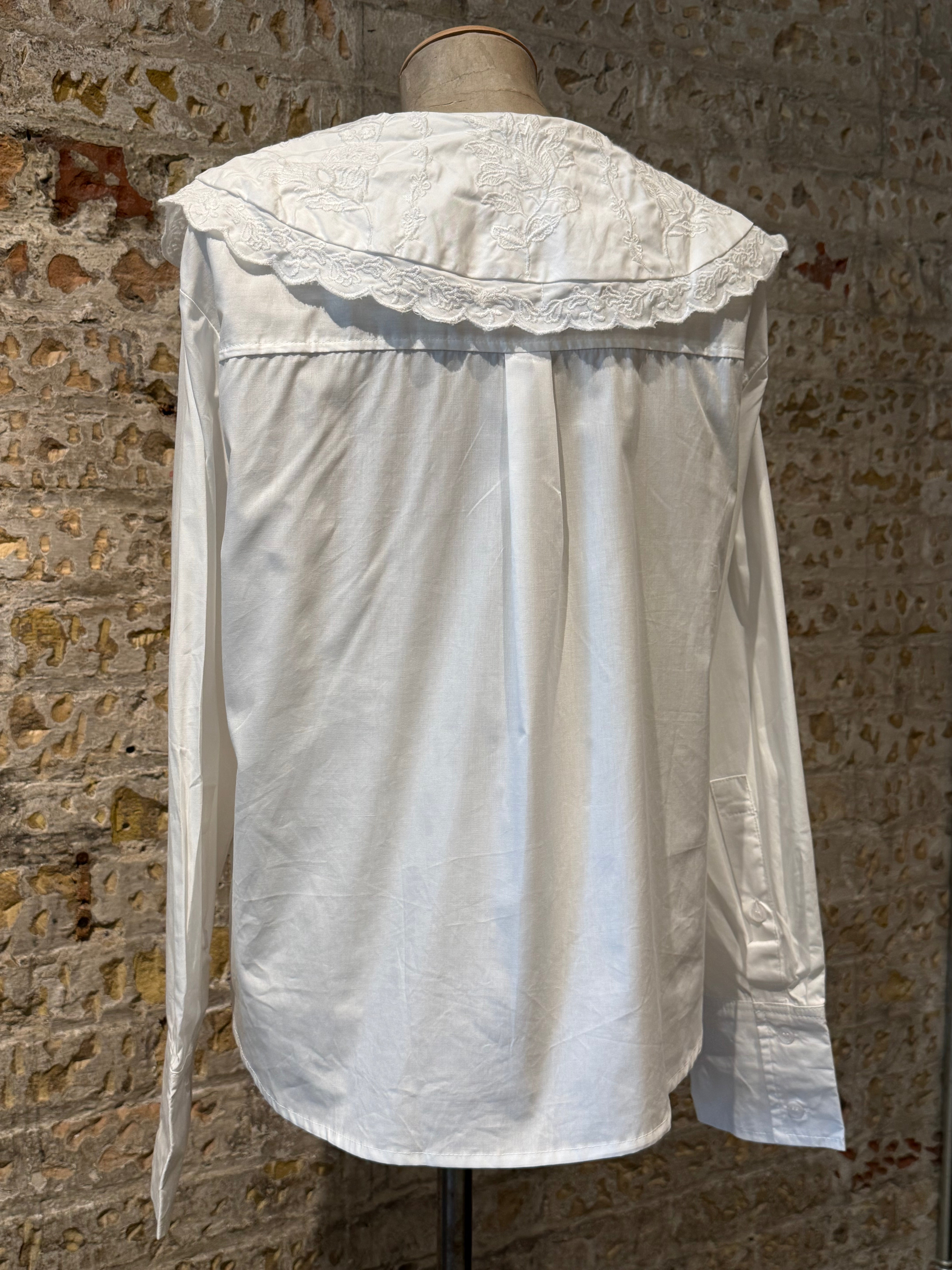 Long sleeve blouse with buttons and details at the top