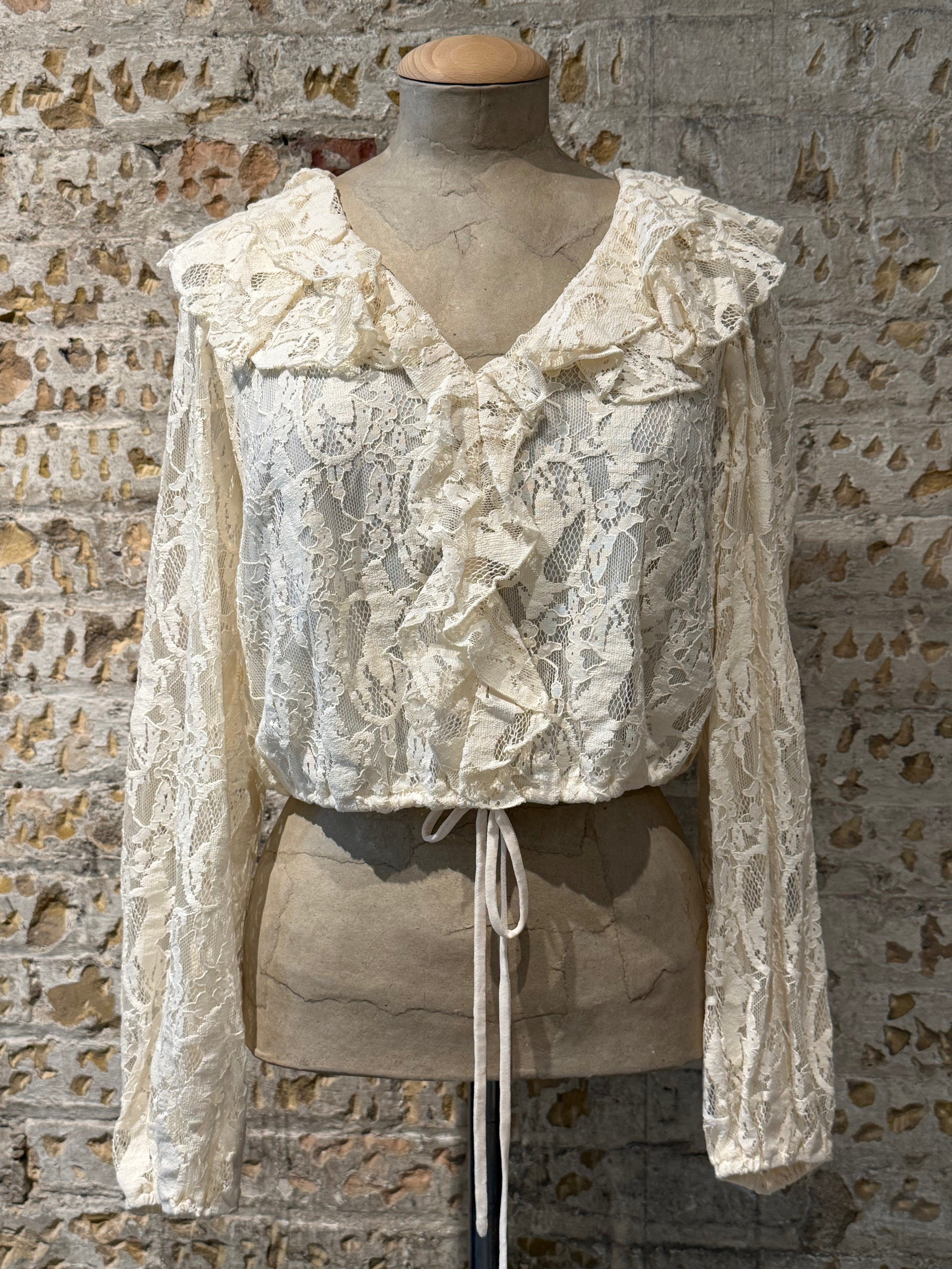 Boho cheek long sleeve with details on the top