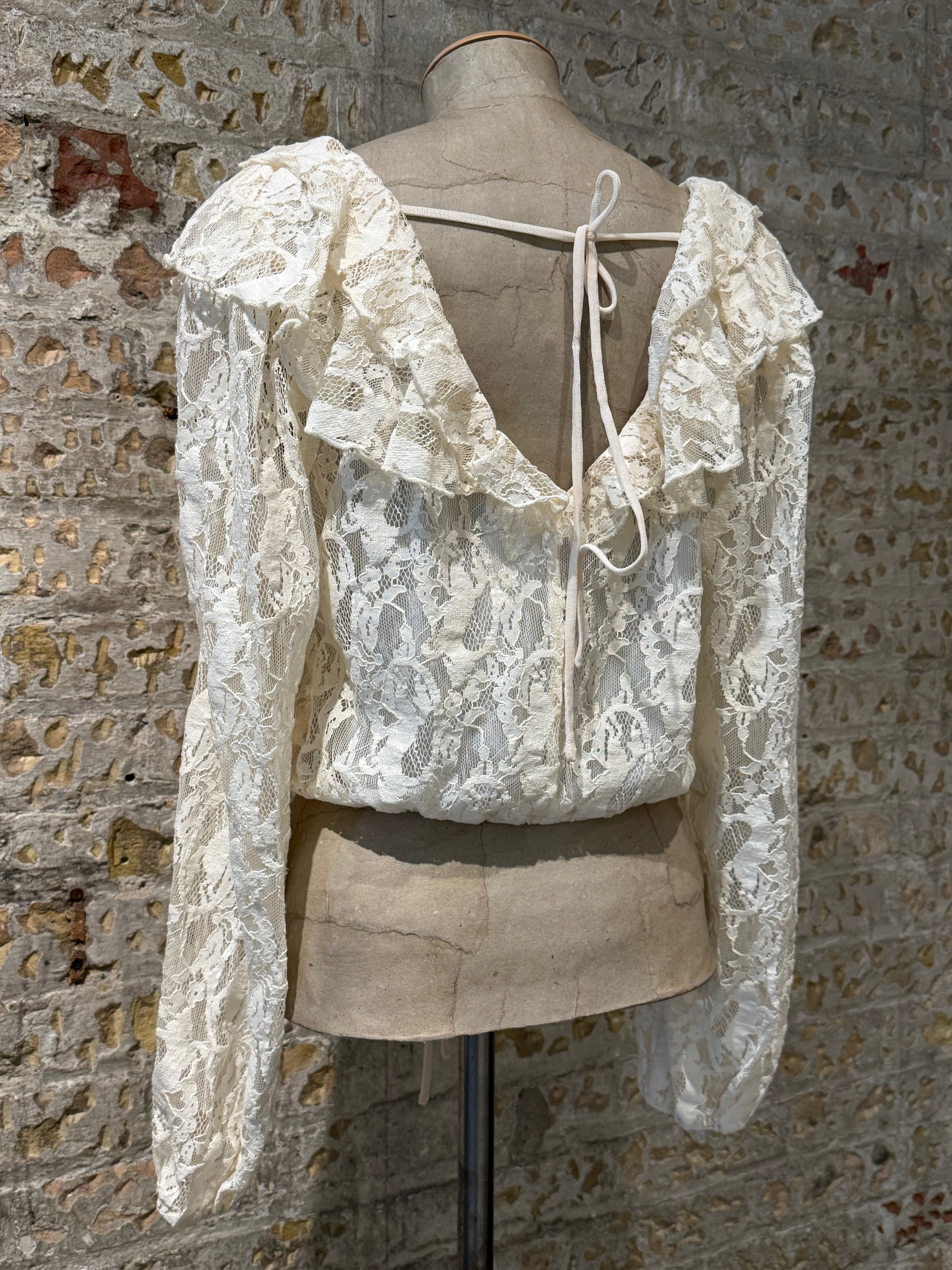 Boho cheek long sleeve with details on the top