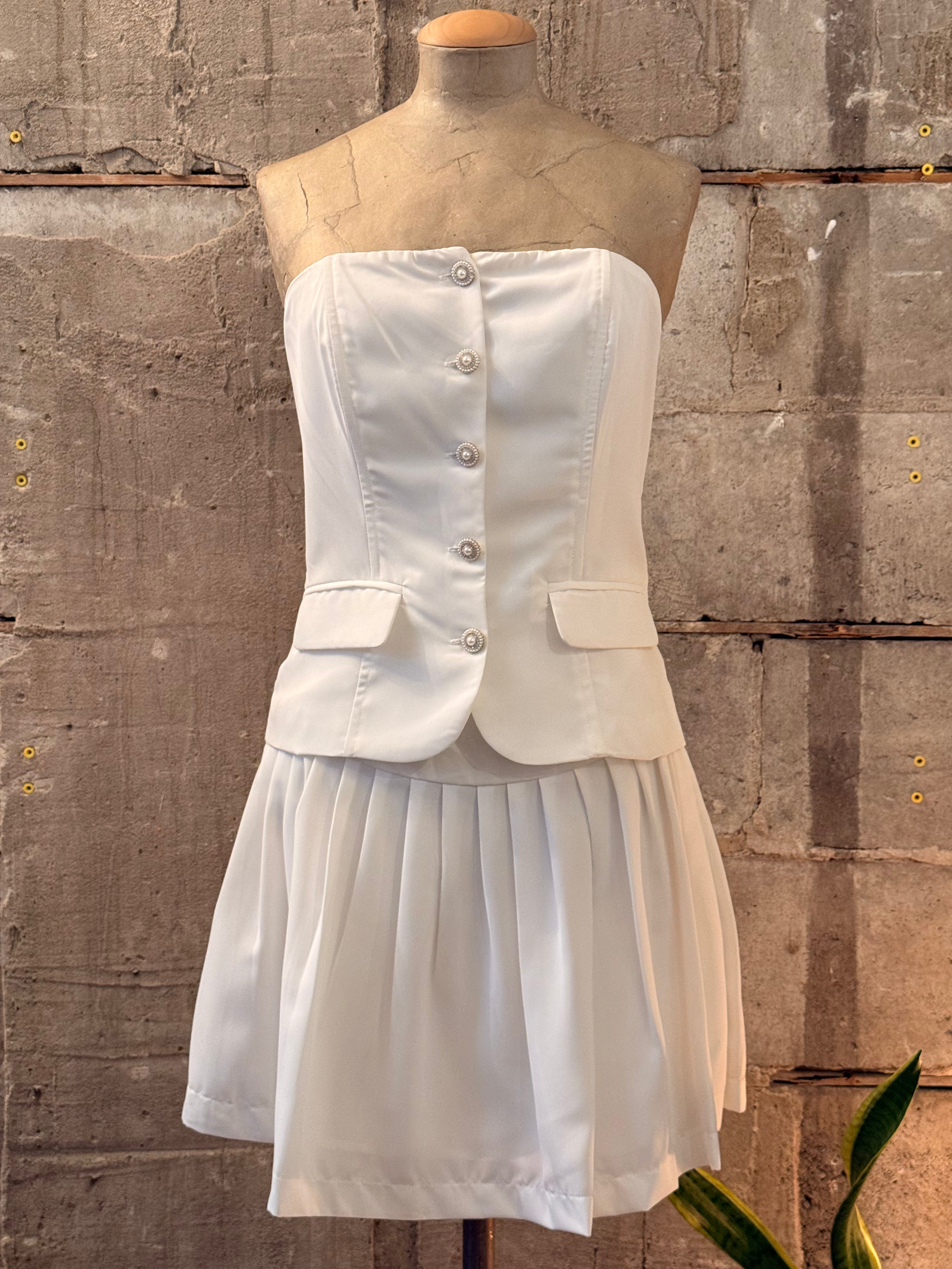white dress with buttons Short white dress with buttons on the front